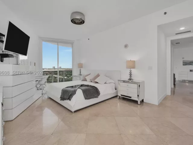 2-bedroom condo for rent in Sunny Isles Beach - 16001 collins ave 1005 - MondialRealty