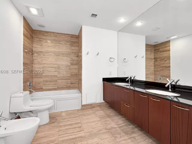 2-bedroom condo for rent in Sunny Isles Beach - 16001 collins ave 1005 - MondialRealty