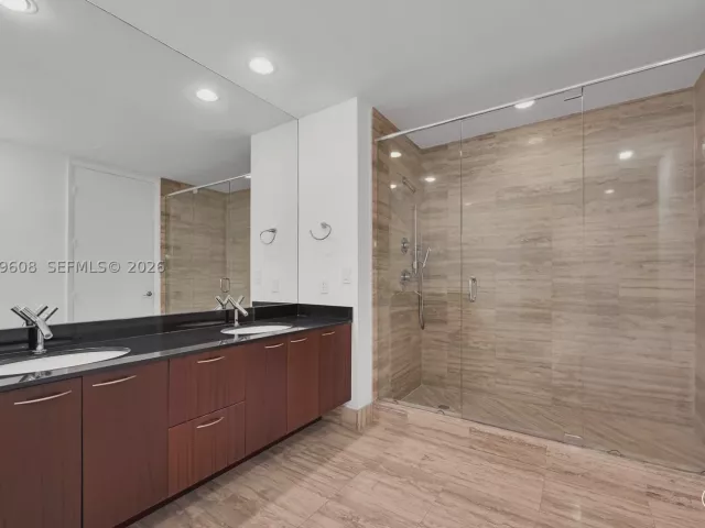 2-bedroom condo for rent in Sunny Isles Beach - 16001 collins ave 1005 - MondialRealty