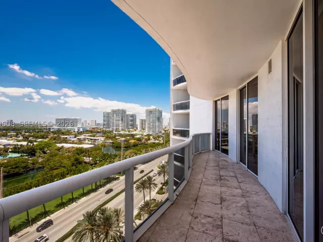 2-bedroom condo for rent in Sunny Isles Beach - 16001 collins ave 1005 - MondialRealty