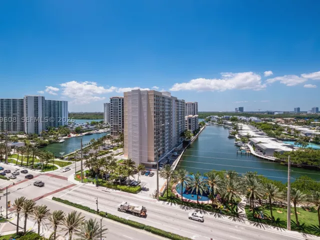 2-bedroom condo for rent in Sunny Isles Beach - 16001 collins ave 1005 - MondialRealty