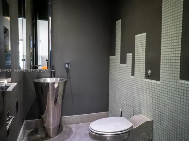 4-bedroom home for rent in Aventura - 21025 NE 38th 81 - MondialRealty