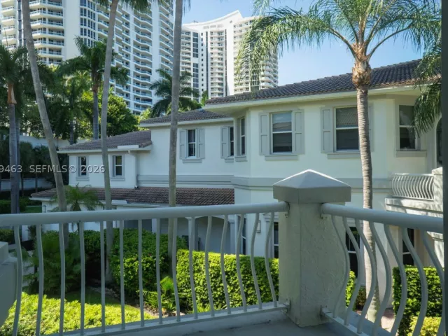 4-bedroom home for rent in Aventura - 21025 NE 38th 81 - MondialRealty