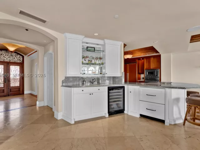 3-bedroom condo for rent in Miami Beach - 2244 Fisher Island Dr 3404 - MondialRealty