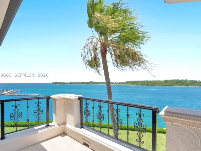3-bedroom condo for rent in Miami Beach - 2244 Fisher Island Dr 3404 - MondialRealty