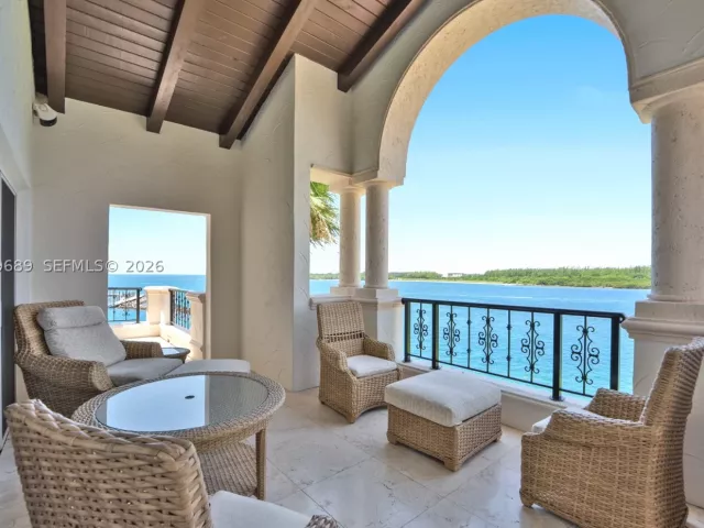 3-bedroom condo for rent in Miami Beach - 2244 Fisher Island Dr 3404 - MondialRealty