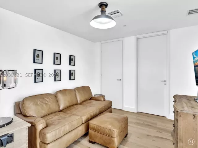 2-bedroom condo for rent in Miami - 1300 E Brickell Bay Dr 4202 - MondialRealty