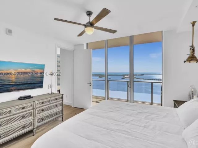 2-bedroom condo for rent in Miami - 1300 E Brickell Bay Dr 4202 - MondialRealty
