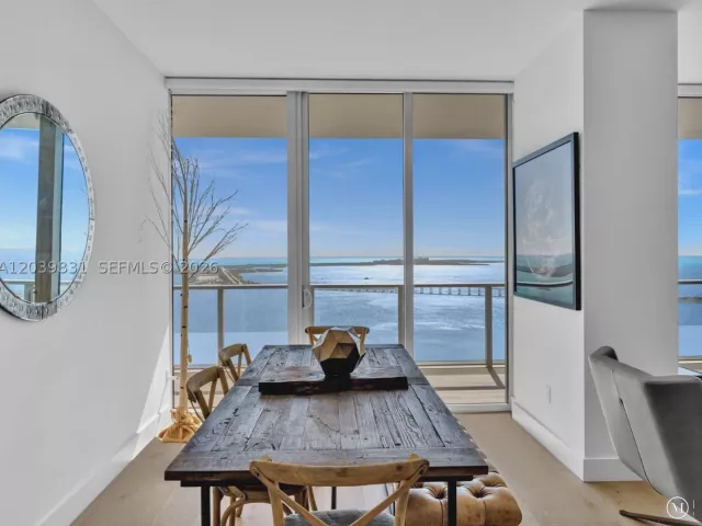 2-bedroom condo for rent in Miami - 1300 E Brickell Bay Dr 4202 - MondialRealty