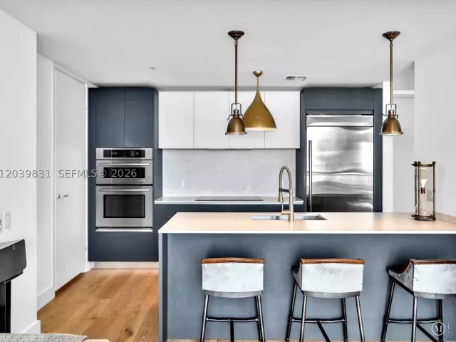 2-bedroom condo for rent in Miami - 1300 E Brickell Bay Dr 4202 - MondialRealty