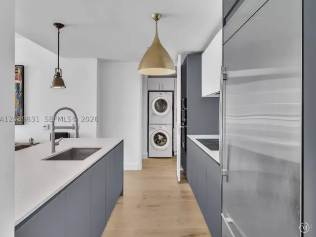 2-bedroom condo for rent in Miami - 1300 E Brickell Bay Dr 4202 - MondialRealty