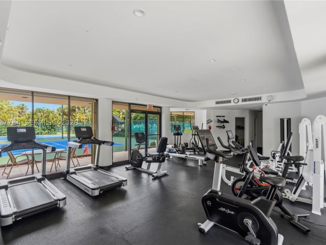2-bedroom condo for sale in Aventura - 20191 E Country Club Dr 803 - MondialRealty