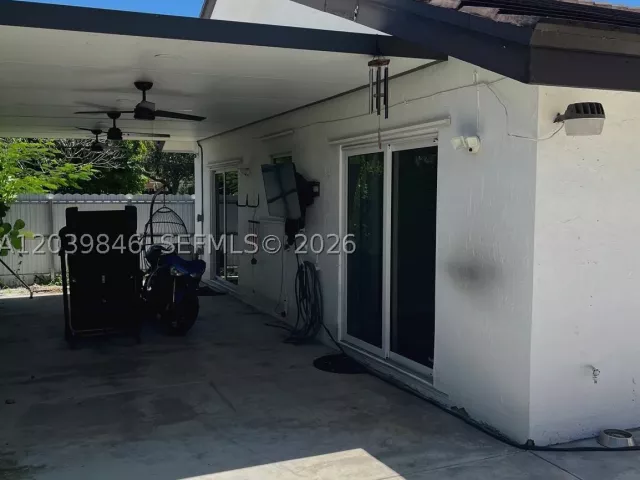 2-bedroom home for rent in Miami - 8121 SW 136th Pl 8121 - MondialRealty