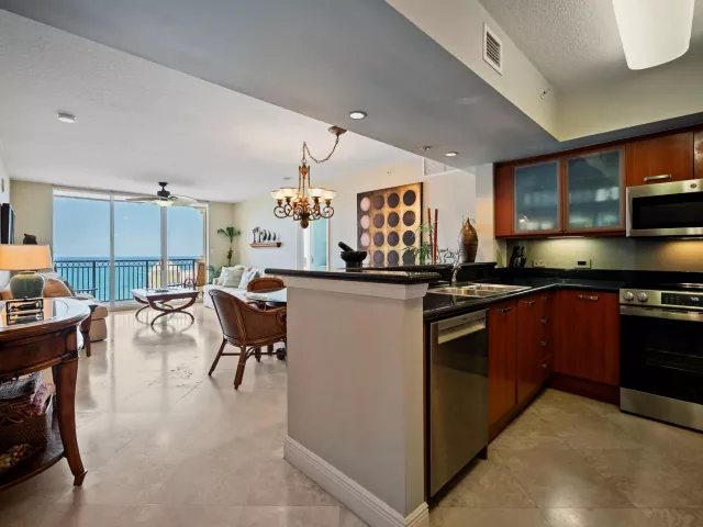 2-bedroom condo for sale in Fort Lauderdale - 2011 N Ocean Boulevard 1606 - MondialRealty