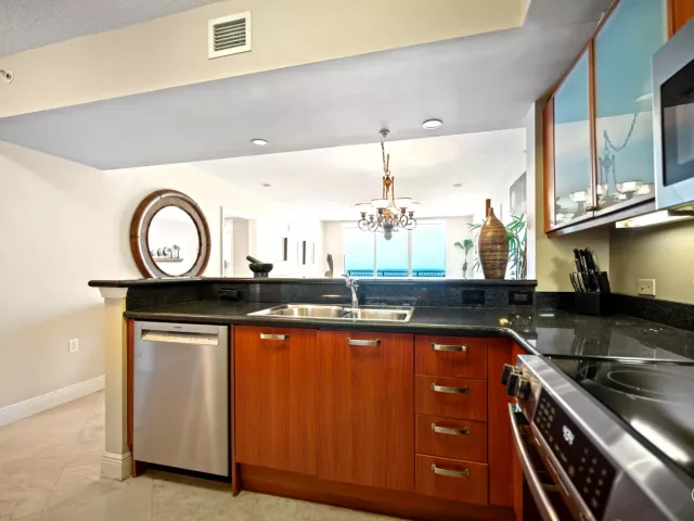 2-bedroom condo for sale in Fort Lauderdale - 2011 N Ocean Boulevard 1606 - MondialRealty