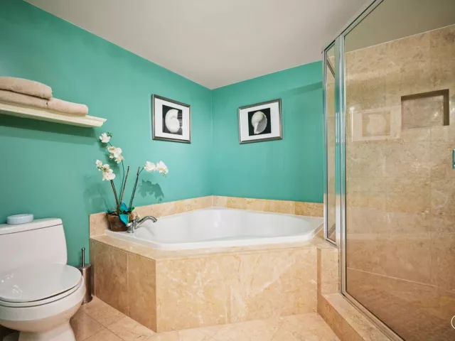 2-bedroom condo for sale in Fort Lauderdale - 2011 N Ocean Boulevard 1606 - MondialRealty
