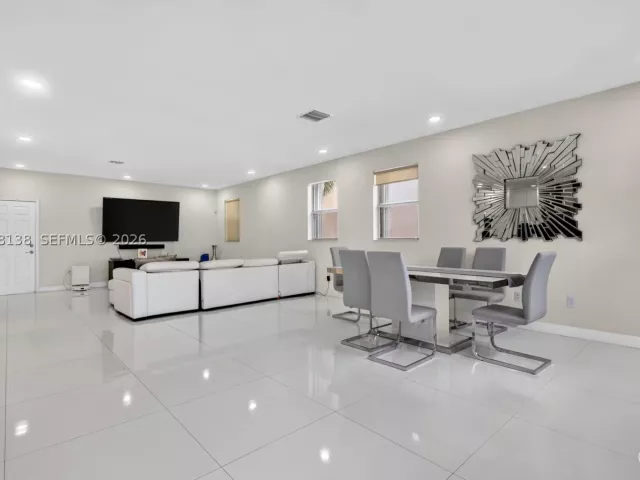3-bedroom home for rent in Doral - 4422 NW 112th Ct - MondialRealty