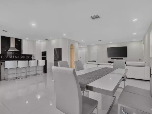 3-bedroom home for rent in Doral - 4422 NW 112th Ct - MondialRealty