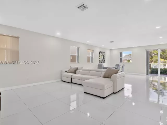 3-bedroom home for rent in Doral - 4422 NW 112th Ct - MondialRealty