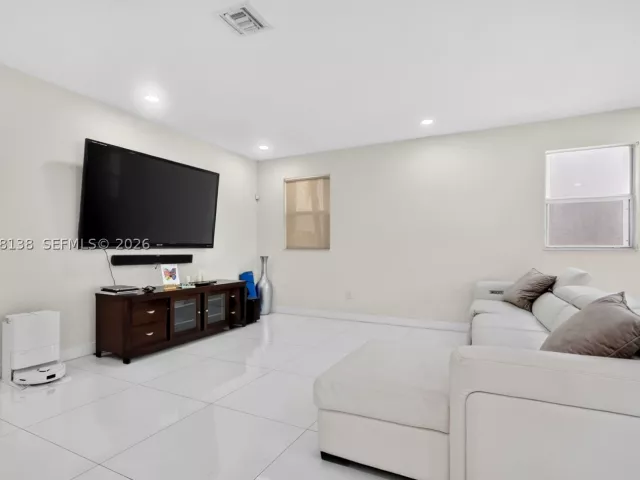 3-bedroom home for rent in Doral - 4422 NW 112th Ct - MondialRealty
