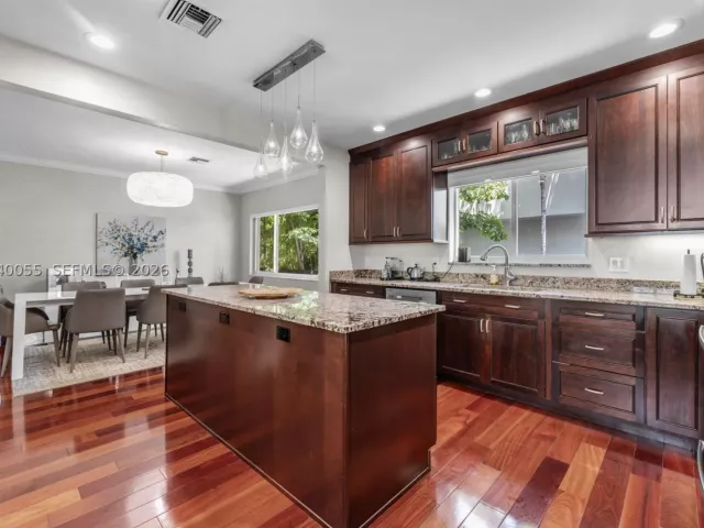 5-bedroom home for sale in Miami - 8 Pinta Rd - MondialRealty