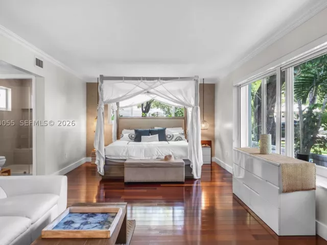 5-bedroom home for sale in Miami - 8 Pinta Rd - MondialRealty