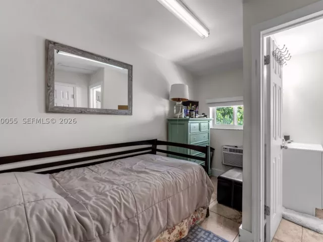 5-bedroom home for sale in Miami - 8 Pinta Rd - MondialRealty