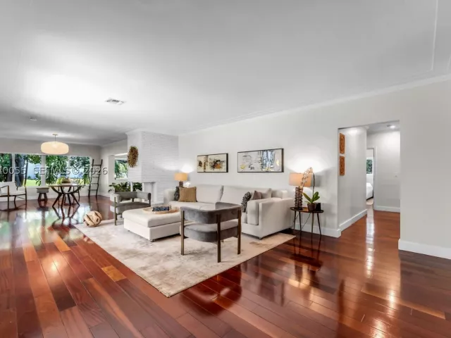 5-bedroom home for sale in Miami - 8 Pinta Rd - MondialRealty