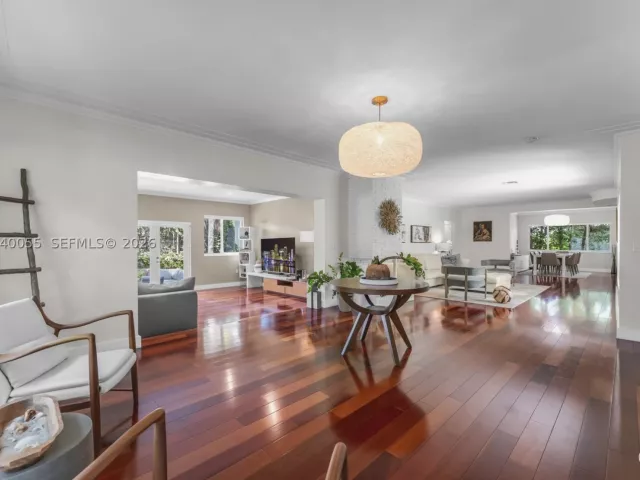 5-bedroom home for sale in Miami - 8 Pinta Rd - MondialRealty