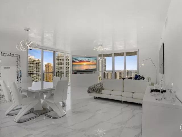 3-bedroom condo for sale in Sunny Isles Beach - 330 Sunny Isles Boulevard 5-2308 - MondialRealty
