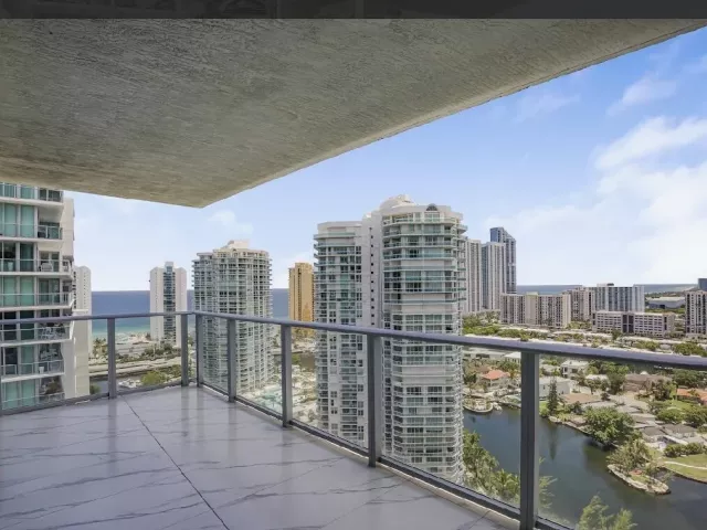 3-bedroom condo for sale in Sunny Isles Beach - 330 Sunny Isles Boulevard 5-2308 - MondialRealty