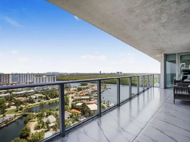 3-bedroom condo for sale in Sunny Isles Beach - 330 Sunny Isles Boulevard 5-2308 - MondialRealty