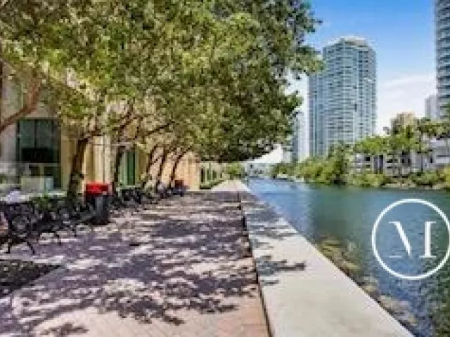 3-bedroom condo for sale in Sunny Isles Beach - 330 Sunny Isles Boulevard 5-2308 - MondialRealty