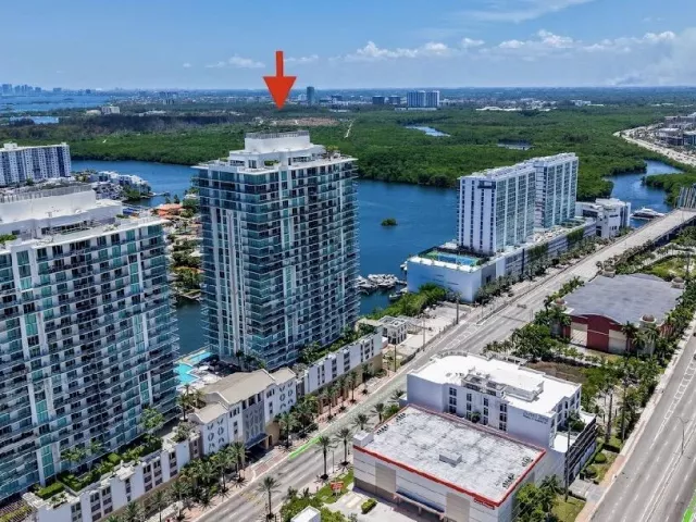 3-bedroom condo for sale in Sunny Isles Beach - 330 Sunny Isles Boulevard 5-2308 - MondialRealty