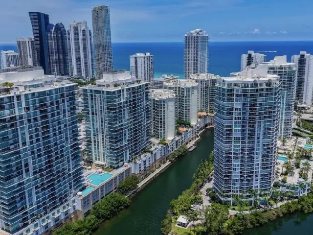 3-bedroom condo for sale in Sunny Isles Beach - 330 Sunny Isles Boulevard 5-2308 - MondialRealty