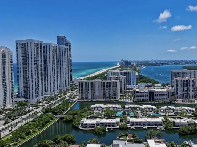 3-bedroom condo for sale in Sunny Isles Beach - 330 Sunny Isles Boulevard 5-2308 - MondialRealty