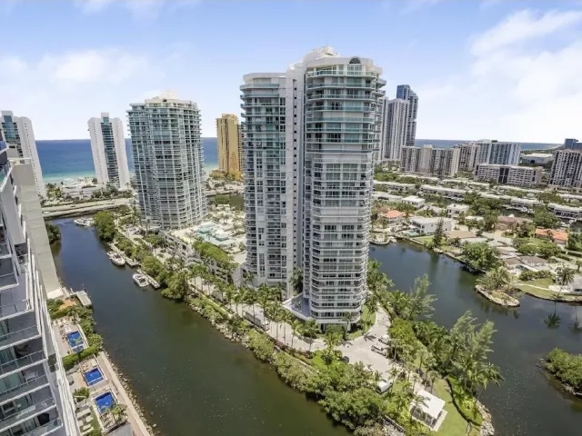 3-bedroom condo for sale in Sunny Isles Beach - 330 Sunny Isles Boulevard 5-2308 - MondialRealty