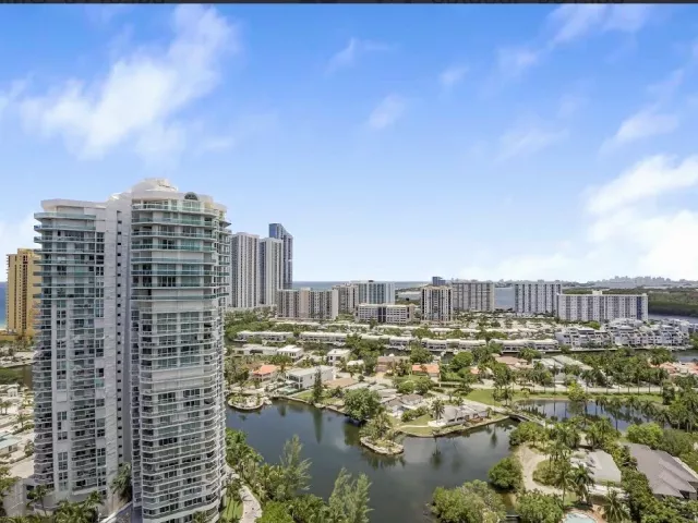 3-bedroom condo for sale in Sunny Isles Beach - 330 Sunny Isles Boulevard 5-2308 - MondialRealty