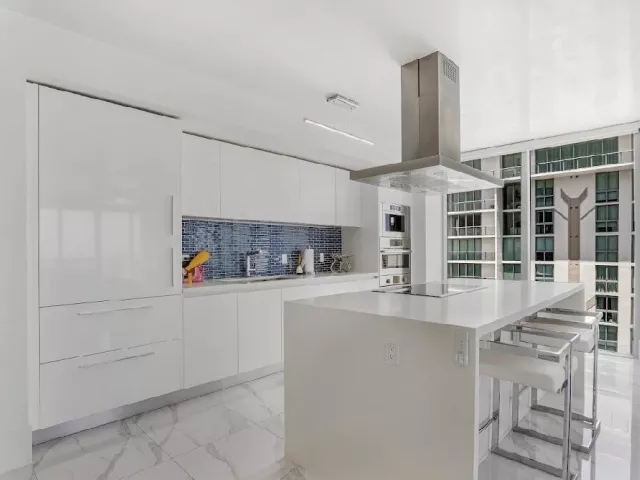 3-bedroom condo for sale in Sunny Isles Beach - 330 Sunny Isles Boulevard 5-2308 - MondialRealty