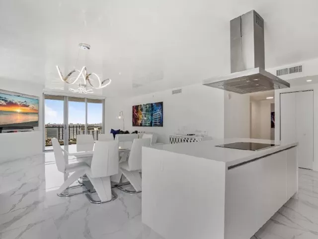 3-bedroom condo for sale in Sunny Isles Beach - 330 Sunny Isles Boulevard 5-2308 - MondialRealty