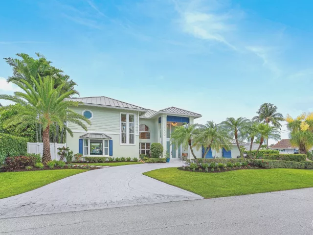 5-bedroom home for sale in Boca Raton - 6500 NE 7th Avenue - MondialRealty