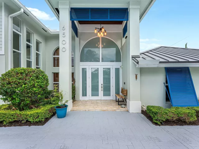 5-bedroom home for sale in Boca Raton - 6500 NE 7th Avenue - MondialRealty