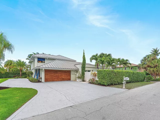 5-bedroom home for sale in Boca Raton - 6500 NE 7th Avenue - MondialRealty