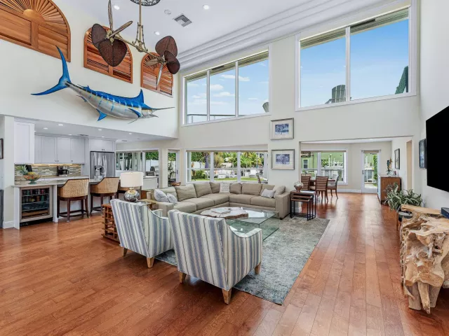 5-bedroom home for sale in Boca Raton - 6500 NE 7th Avenue - MondialRealty