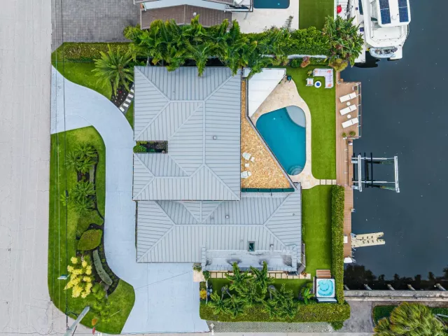 5-bedroom home for sale in Boca Raton - 6500 NE 7th Avenue - MondialRealty