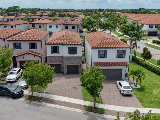 4-bedroom home for rent in Riviera Beach - 4009 Sequoia Place - MondialRealty