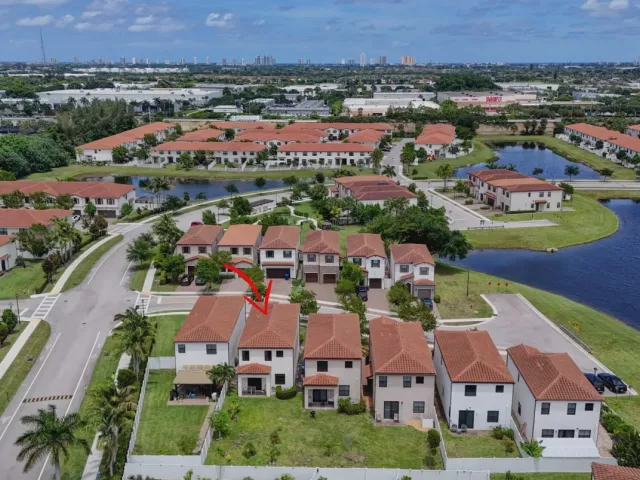 4-bedroom home for rent in Riviera Beach - 4009 Sequoia Place - MondialRealty