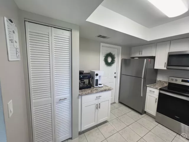 3-bedroom home for sale in Pembroke Pines - 8511 NW 8th Street - MondialRealty