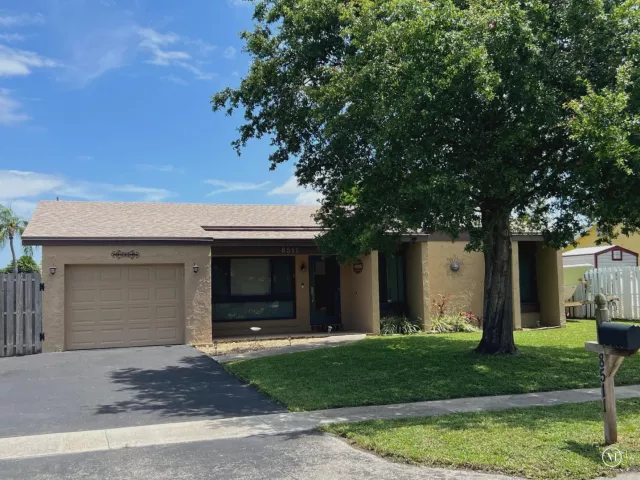 3-bedroom home for sale in Pembroke Pines - 8511 NW 8th Street - MondialRealty