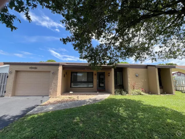 3-bedroom home for sale in Pembroke Pines - 8511 NW 8th Street - MondialRealty